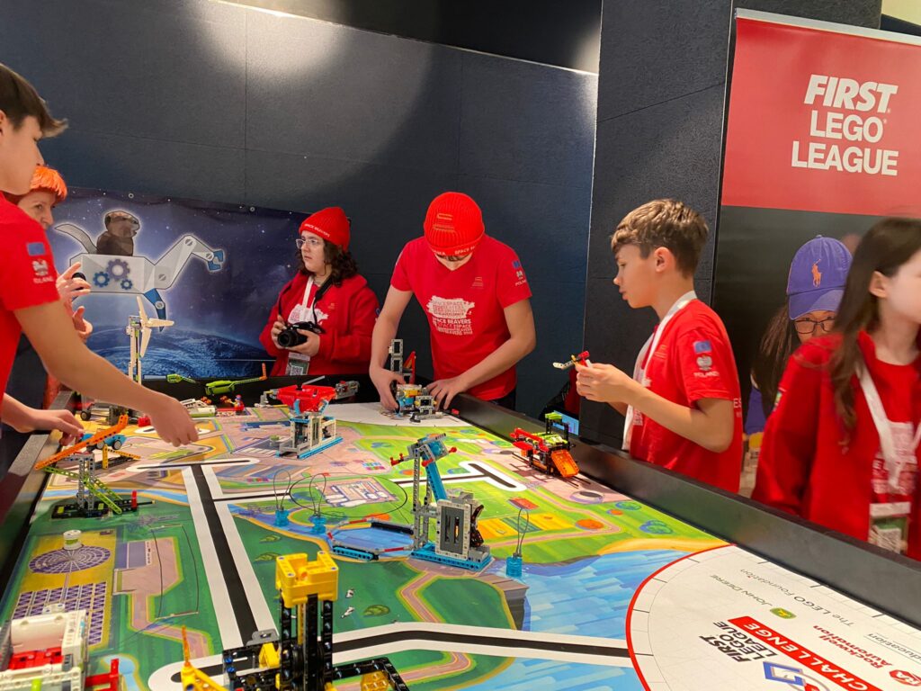 Drużyna FIRST LEGO League Space Beavers z Karczmisk